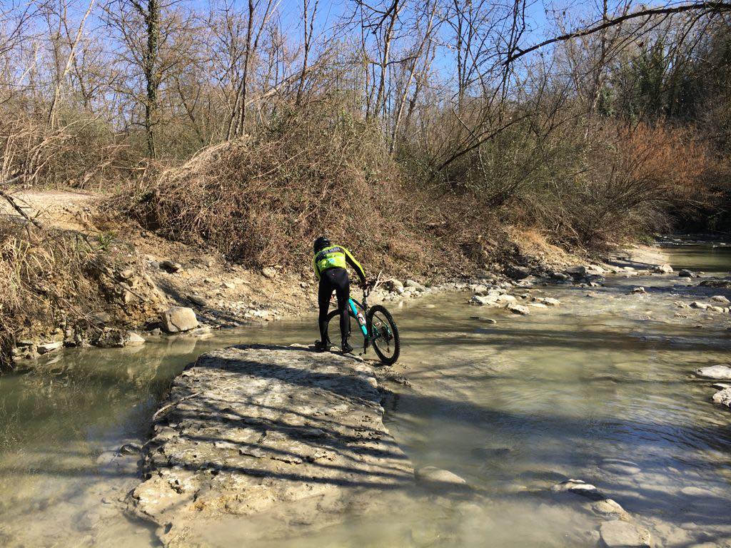 In bike attraverso il torrente Salino